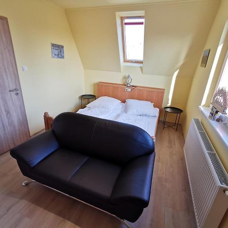 Bed and Breakfast Keresz Panzio Martely Экстерьер фото