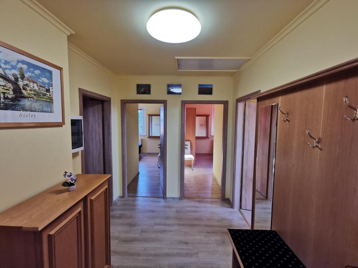Bed and Breakfast Keresz Panzio Martely Экстерьер фото