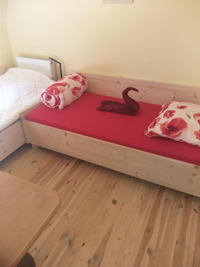 Bed and Breakfast Keresz Panzio Martely Экстерьер фото